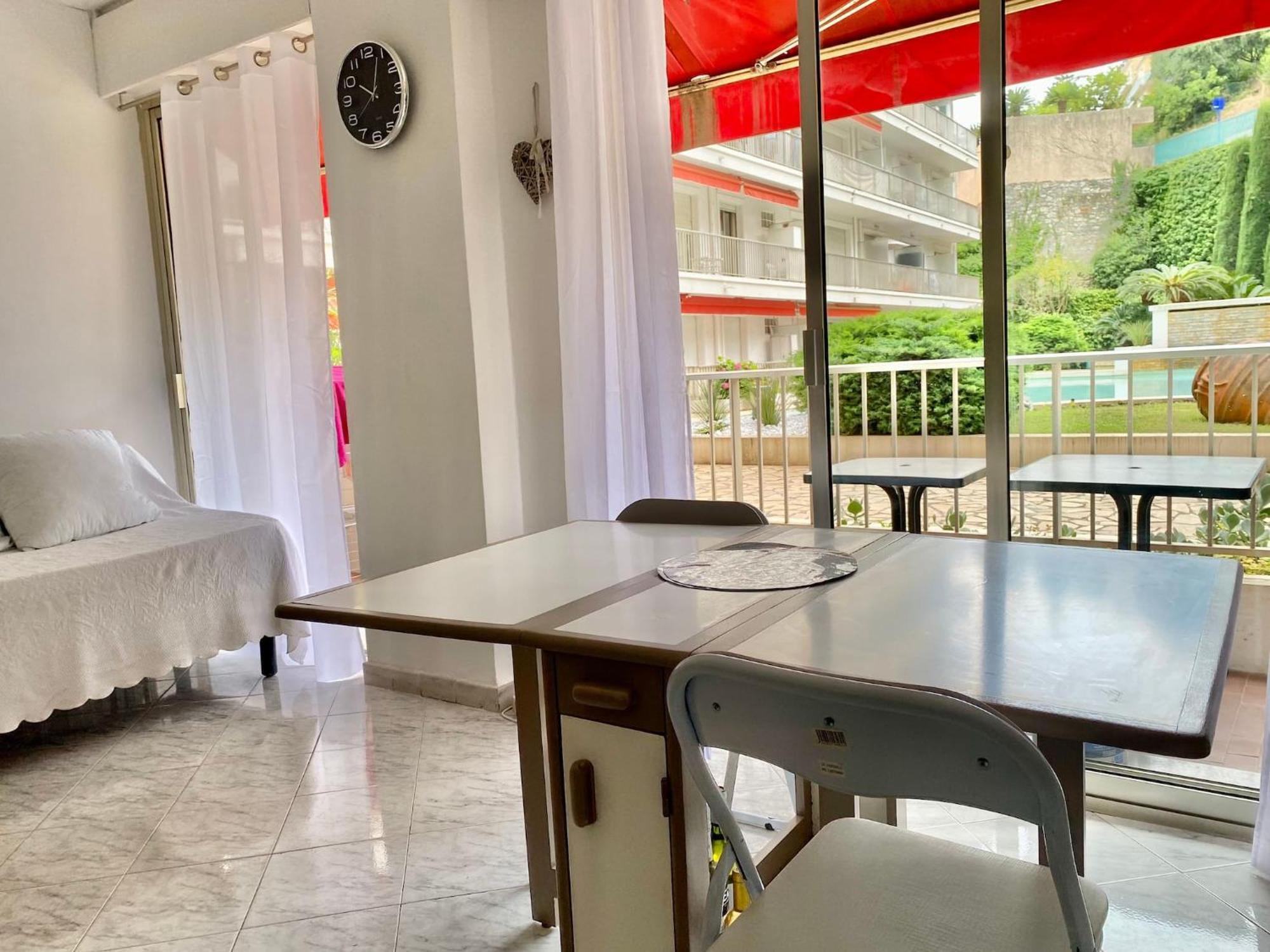 Le Studio, Proche * Menton